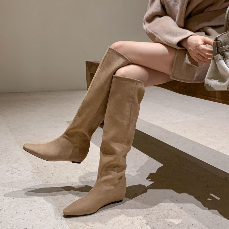 Damen kniehohe Slouch-Stiefel aus Veloursleder mit spitzer Zehenpartie Shop Nory