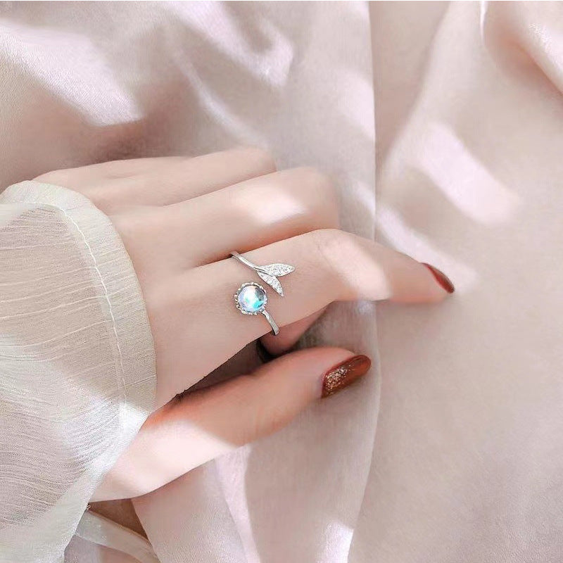 Damen Ring mit kunstvollem Blattdesign und funkelndem Zirkonia Shop Nory