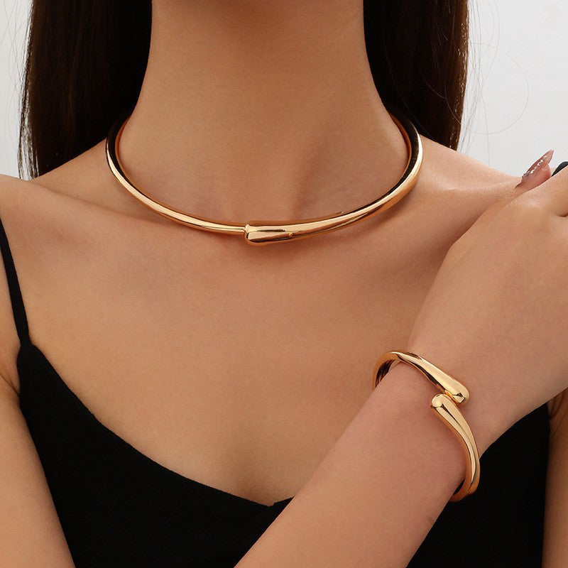 Damen Offener Armreif mit elegantem, skulpturalem Design Shop Nory