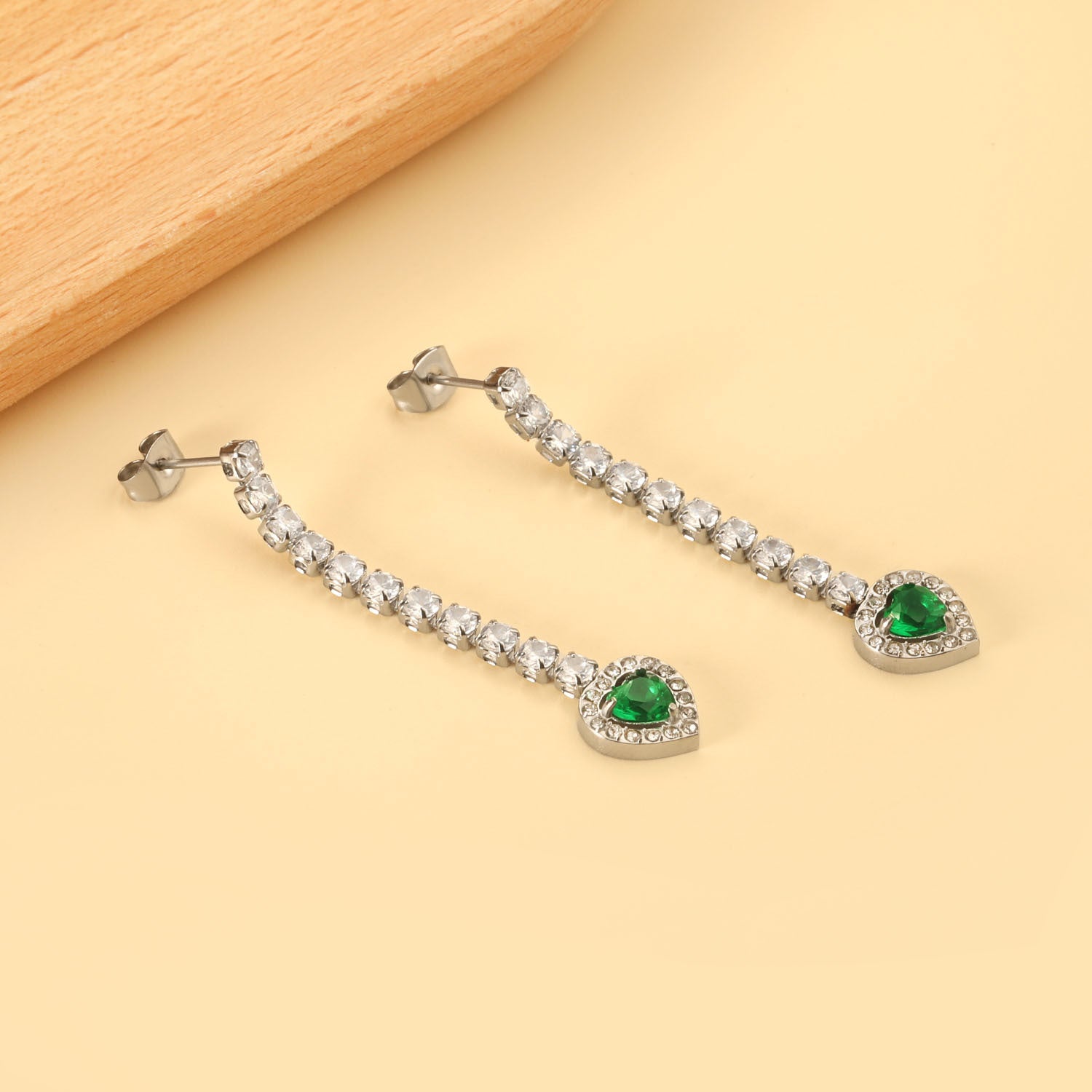 Damen Hängende Ohrstecker mit funkelnden Zirkonia und grünem Kristallanhänger Shop Nory