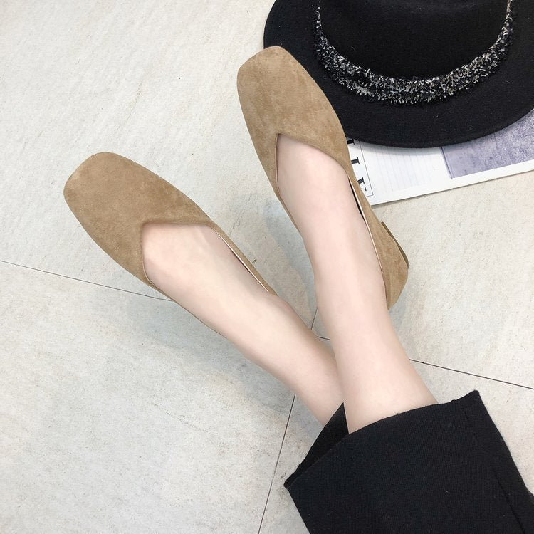 Damen Ballerinas aus Veloursleder mit elegantem V-Ausschnitt