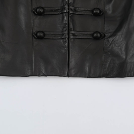 Damen Taillierte militärinspirierte Lederjacke mit Stehkragen, dekorativen Riegeln und Knopfleisten Shop Nory