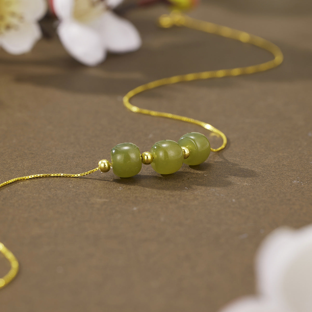 Damen Halskette mit eleganten, handgefertigten Jade-Details Shop Nory