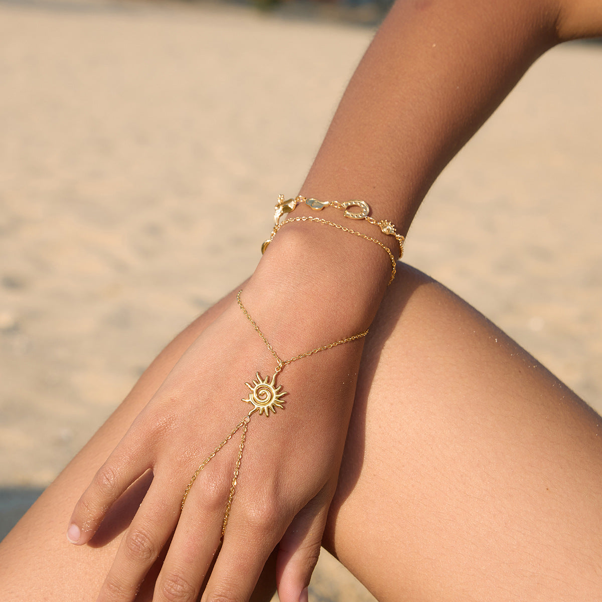 Damen Halskette mit Sonnensymbol aus hypoallergenem Edelstahl Shop Nory