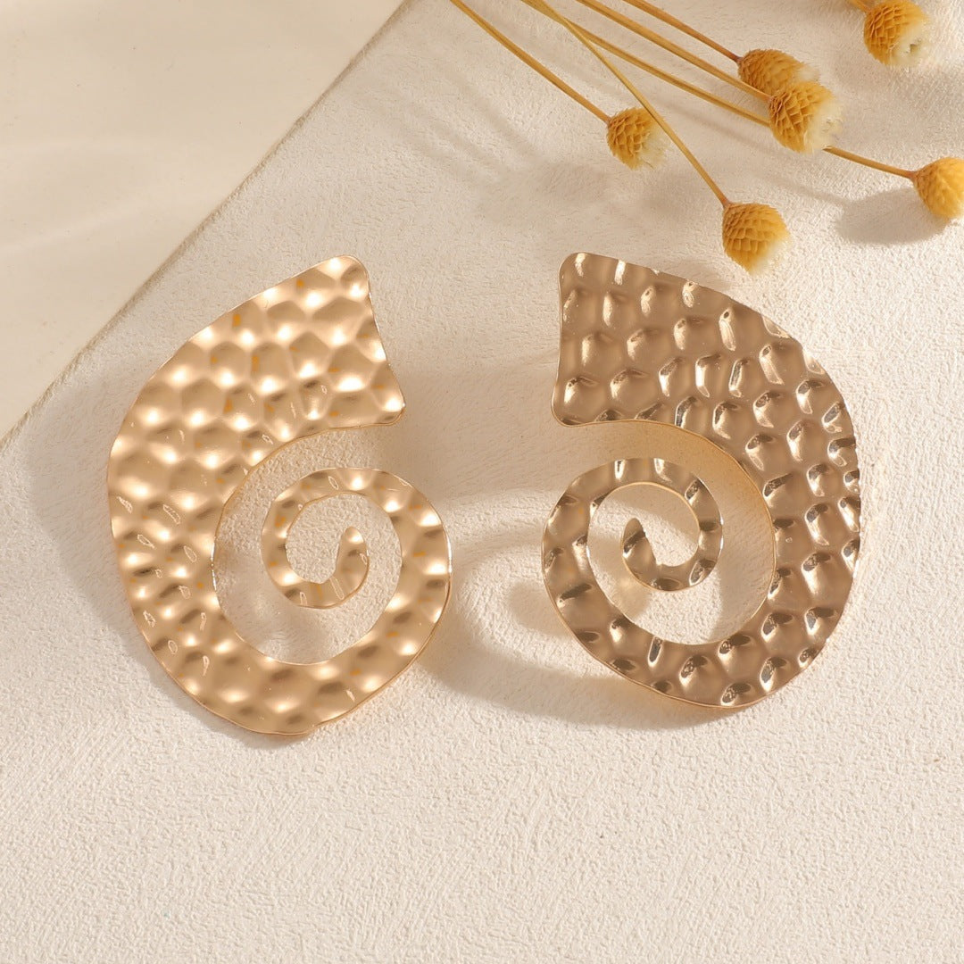Damen Ohrringe mit modernem, skulpturalem Design Shop Nory