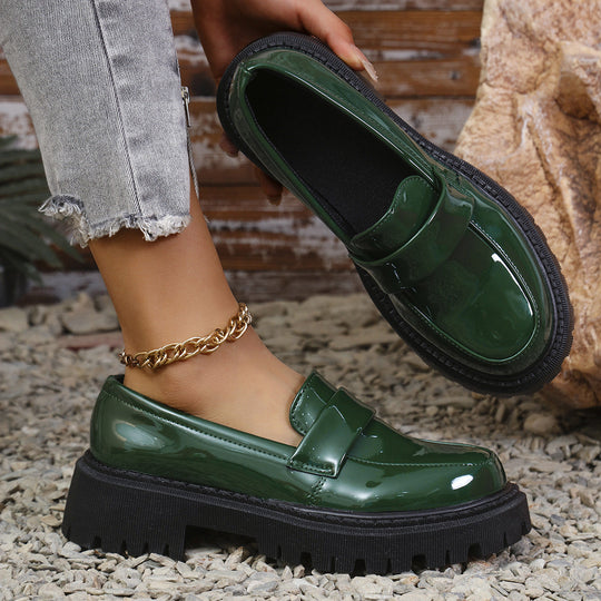 Damen modische Slip-On Loafers mit robustem Profil und glänzendem Finish Shopnory