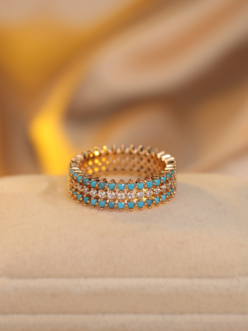 Damen Ring mit funkelnden aquamarinen und glitzernden Zirkonia-Details Shop Nory