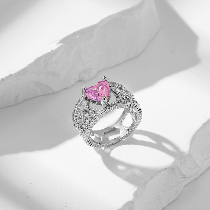 Damenring mit Herzdesign und funkelnden Zirkonia Shop Nory