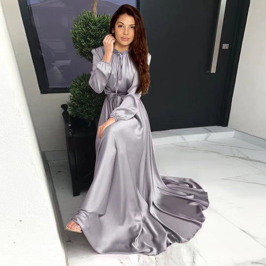 Damen Maxikleid aus fließendem Satin mit Stehkragen und Bindegürtel Shop Nory