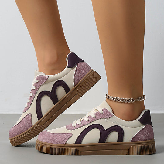 Damen Retro-Sneaker mit Velours‑Overlays, geschwungener Seitenapplikation und profilierter Gummisohle Shop Nory