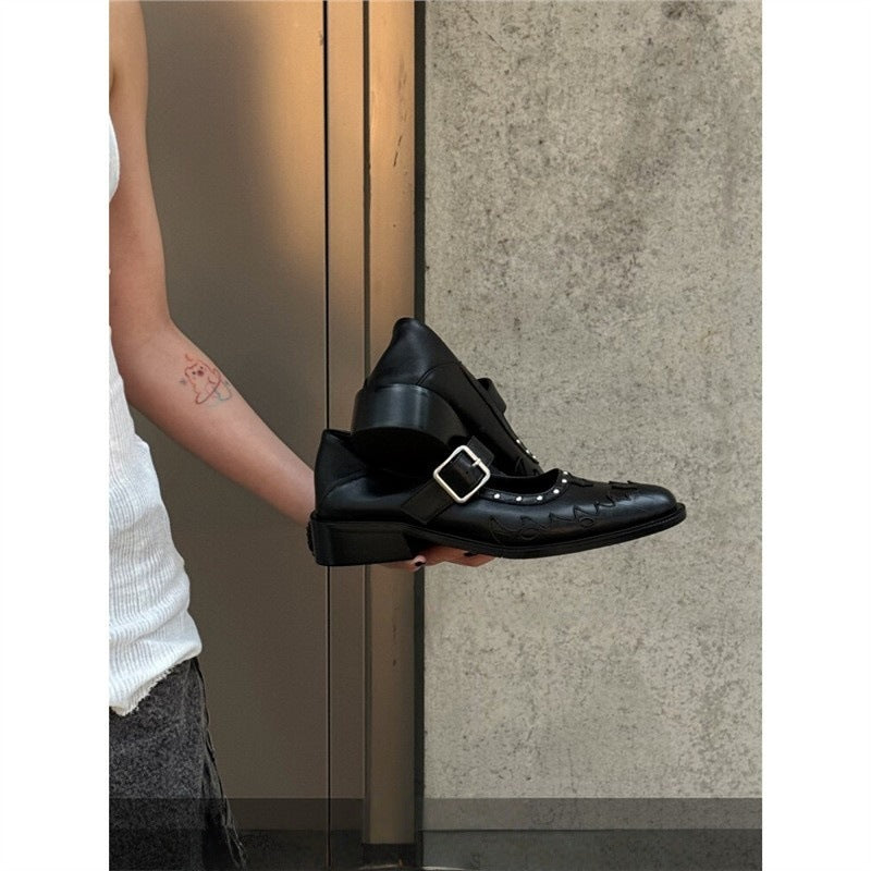Damen Spitz zulaufende Mary-Jane-Loafer mit Nietenbesatz und verstellbarem Schnallenriemen Shop Nory