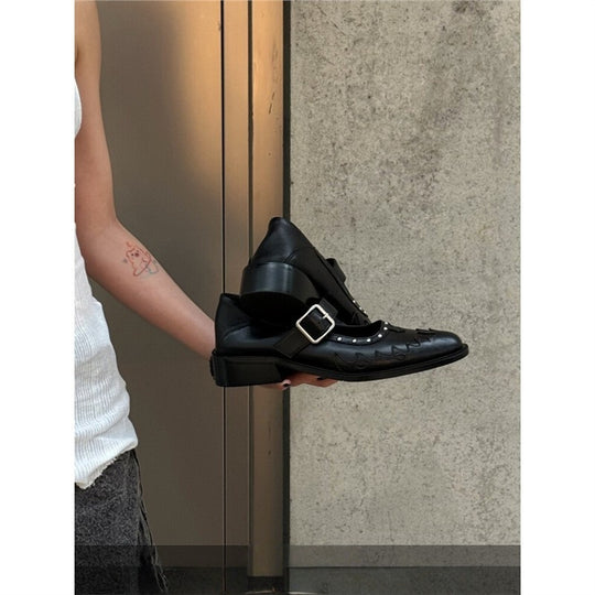 Damen Spitz zulaufende Mary-Jane-Loafer mit Nietenbesatz und verstellbarem Schnallenriemen Shop Nory