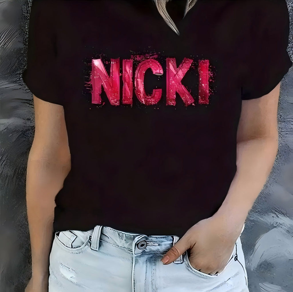 Damen T-Shirt mit kreativem Schriftzug im modernen Graffiti-Stil Shopnory