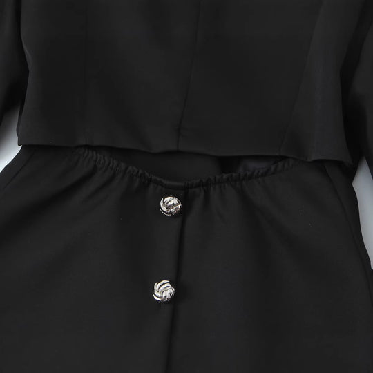 Damen Taillierter Kurzblazer mit asymmetrischem Schmuckverschluss und Pattentaschen Shop Nory