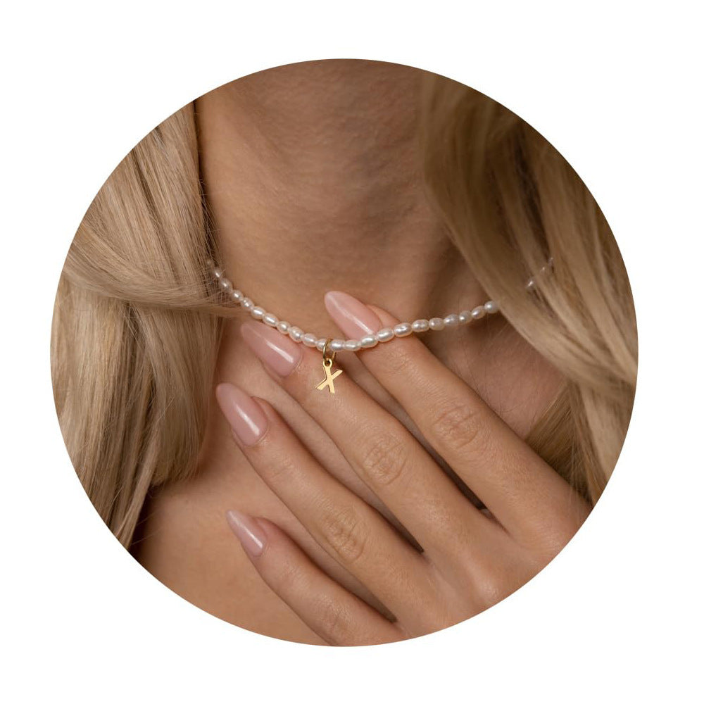 Damen Halskette mit zartem Perlenmuster und personalisiertem Anhänger Shop Nory