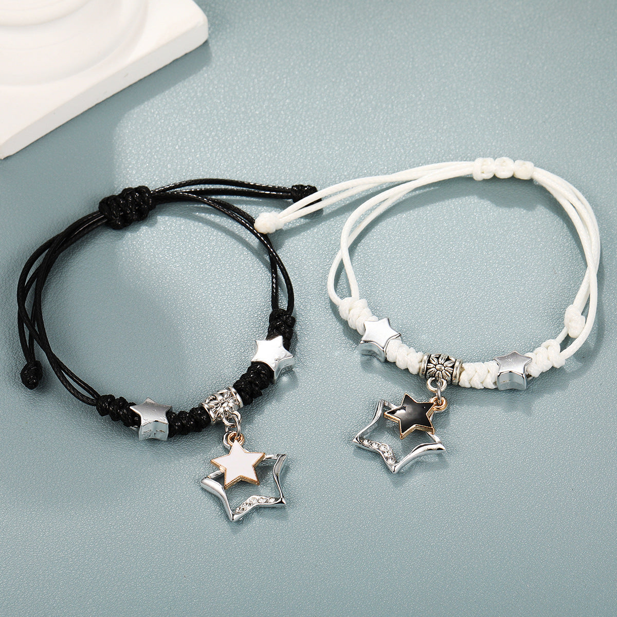 Damenarmband mit funkelnden Sternanhängern Shop Nory