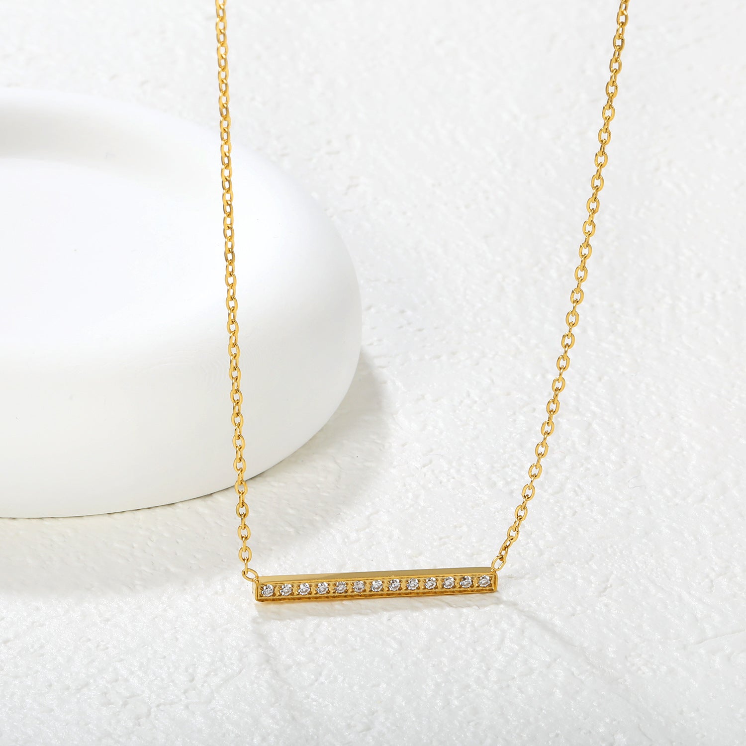 Damen Halskette mit verziertem Balkenanhänger und verstellbarer Kette Shop Nory