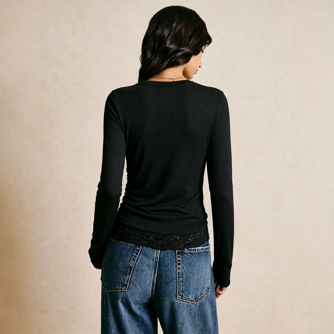 Damen figurbetontes geripptes Langarmshirt mit seitlicher Raffung und Spitzen-Saum Shop Nory