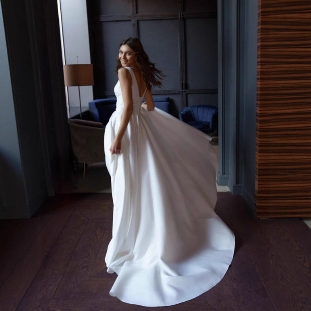 Damen elegantes Hochzeitskleid mit tiefem V-Ausschnitt und seitlichem Schlitz