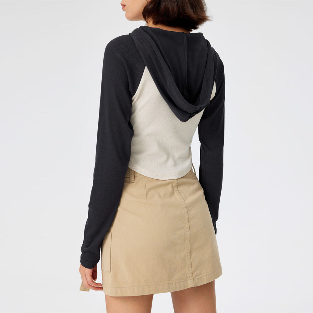 Damen Cropped Kapuzenlongsleeve mit Raglanärmeln, Daumenloch und geripptem Stretchkörper Shop Nory