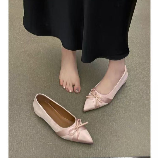 Damen Spitz zulaufende Satin-Ballerinas mit Schleifen-Detail und gepolstertem Komfortfußbett Shop Nory
