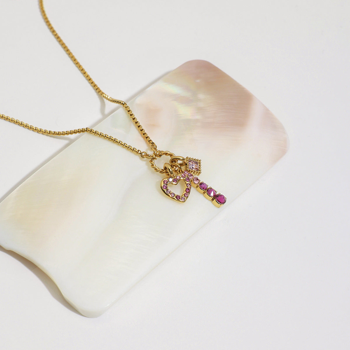 Damen Halskette mit herzförmigem Anhänger und funkelnden Kristallen Shop Nory