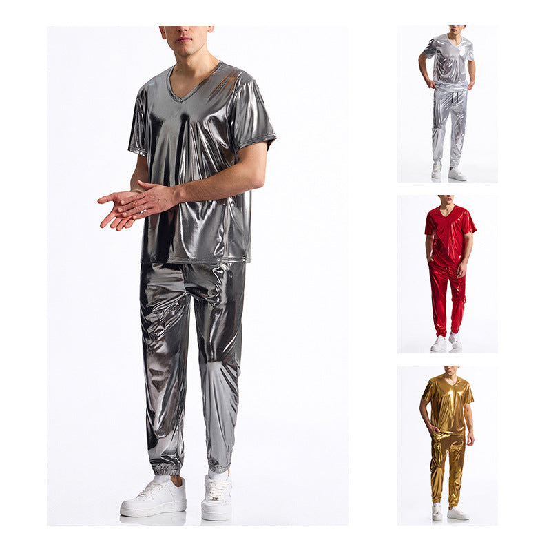 Herren Sportliches Set aus glänzendem Material mit V-Ausschnitt