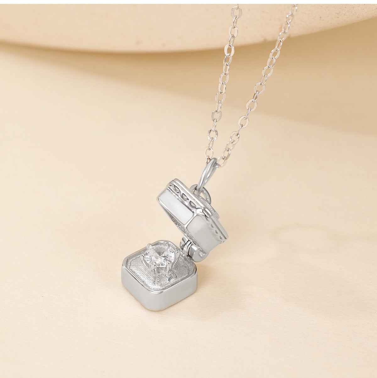 Damen elegante Locket-Halskette mit funkelndem Zirkonia Shop Nory