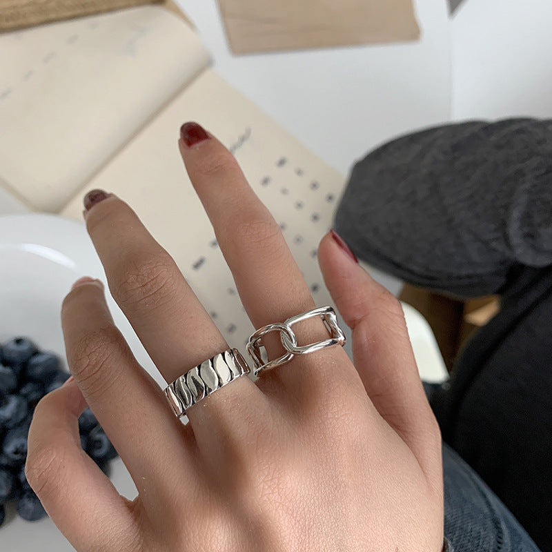 Damenring mit modernem Wellenmuster und glänzender Oberfläche Shop Nory
