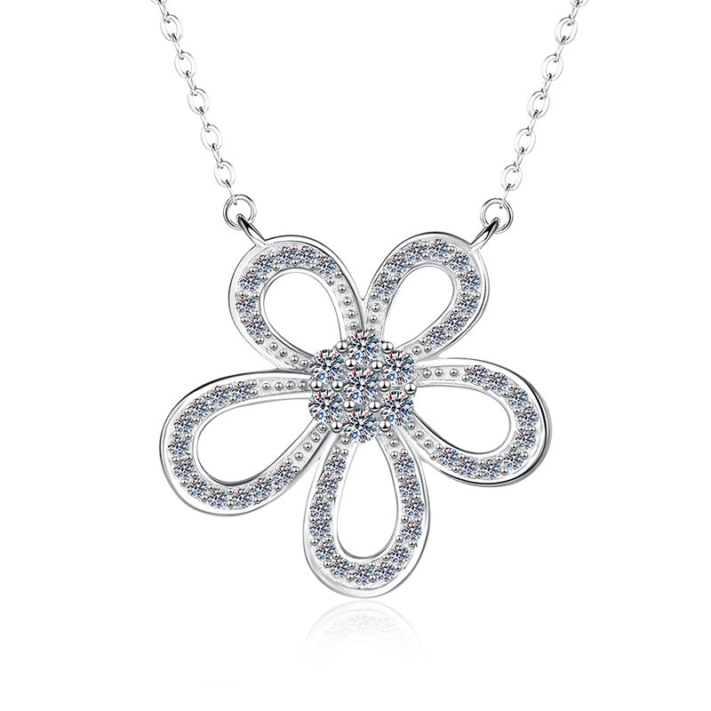 Damen Halskette mit filigranem Blumenanhänger und funkelnden Kristallen Shop Nory