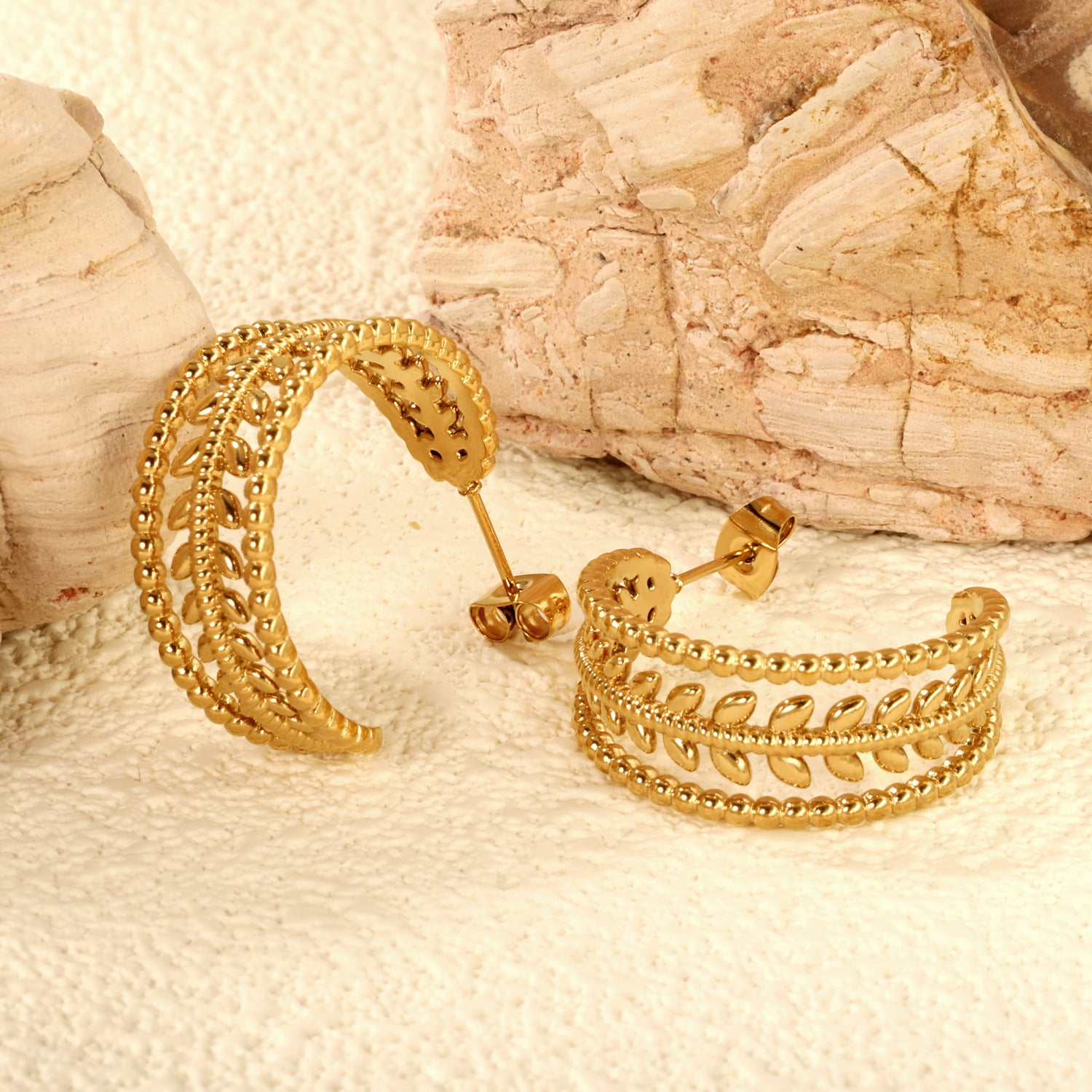 Damen Hängende Creolen mit kunstvollem Design und goldplattierter Oberfläche Shop Nory