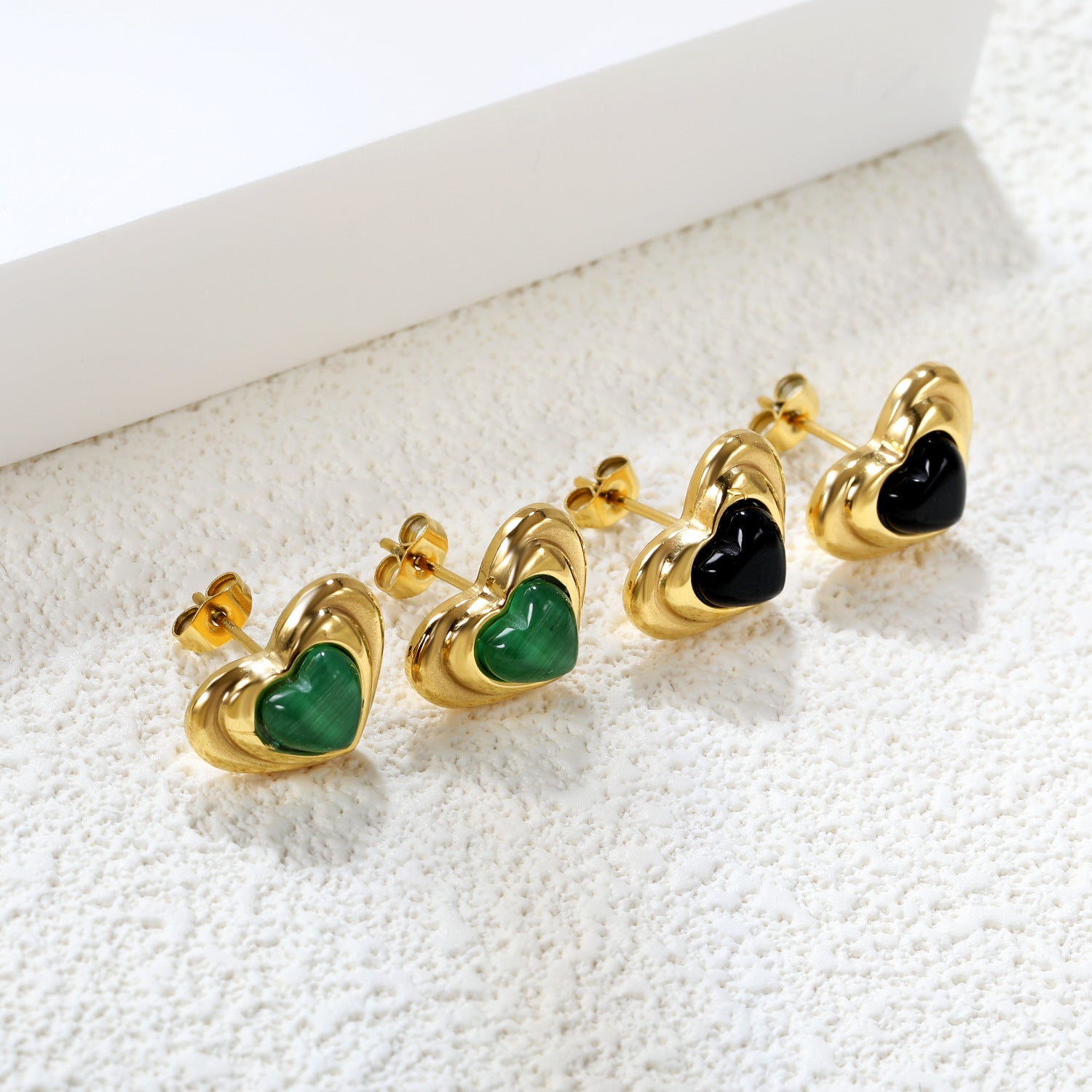 Damen Ohrstecker im eleganten Herzdesign mit hochwertiger Goldoptik Shop Nory