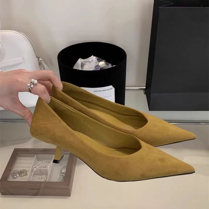 Damen Spitz zulaufende Wildleder‑Pumps mit niedrigem Kittenabsatz und ergonomischem Komfortfußbett Shop Nory