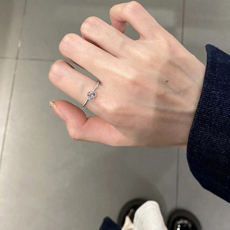 Damen Ring mit funkelndem Herzdesign und zarten Akzenten Shop Nory
