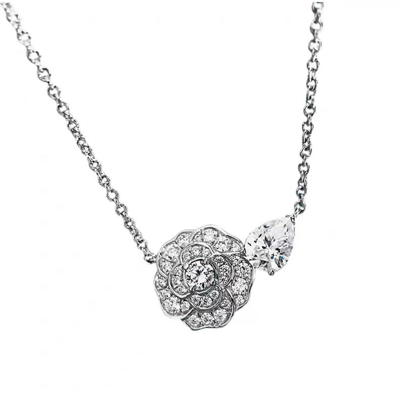 Damen Halskette mit floralem Design und funkelnden Kristallen Shop Nory