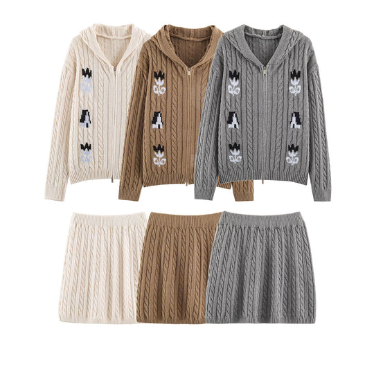 Damen Zweiteiliges Strick-Set mit Zipper-Kapuzenjacke und kurzem Zopfmuster-Rock Shop Nory