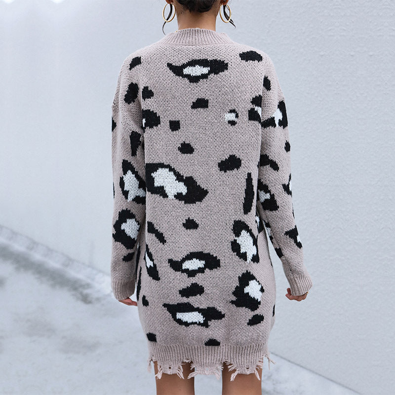Damen Tailliertes Strickkleid mit V‑Ausschnitt, Fransenbund und Animal-Jacquard Shop Nory