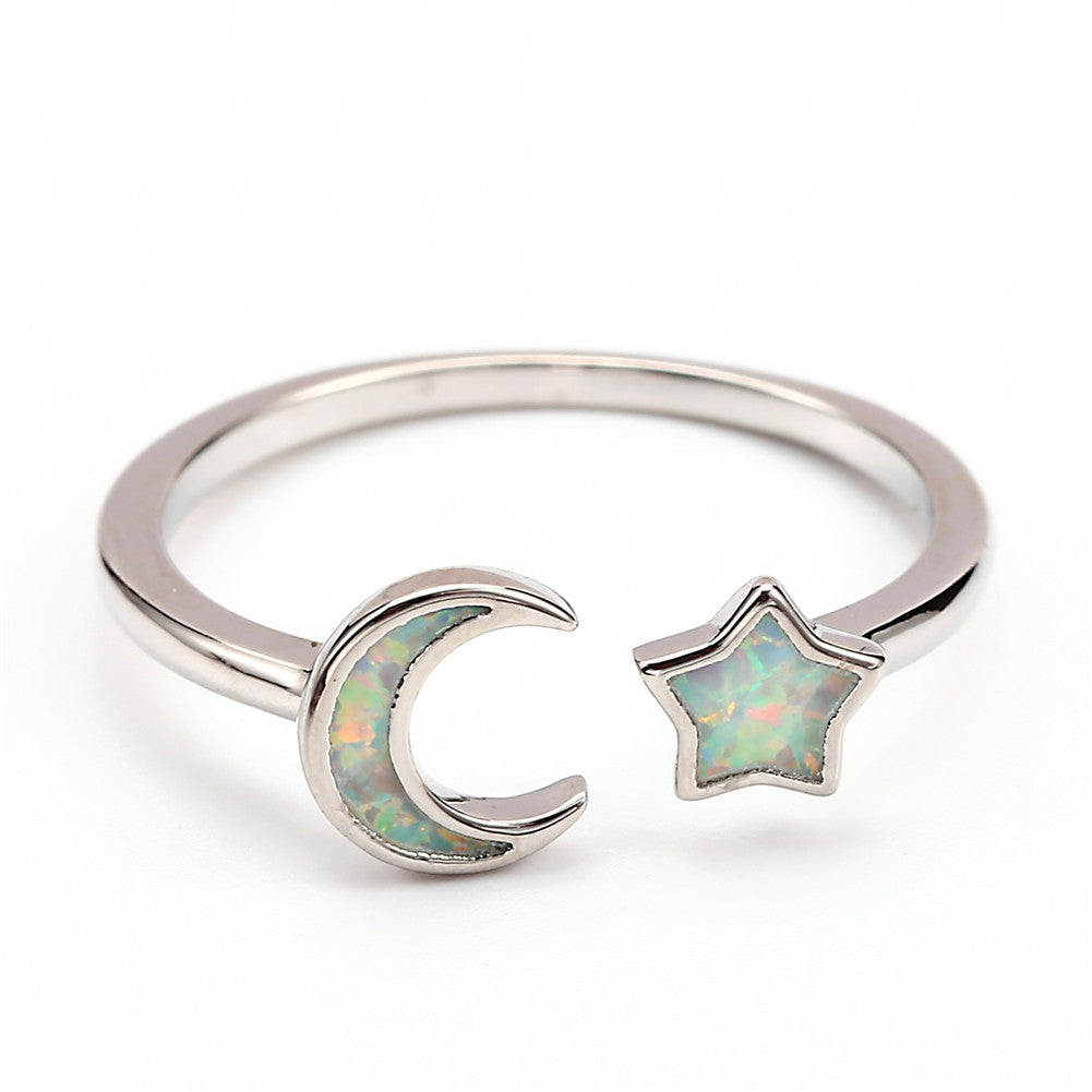 Damen Ring mit kunstvollem Mond- und Sternmotiv aus schimmerndem Opal Shop Nory