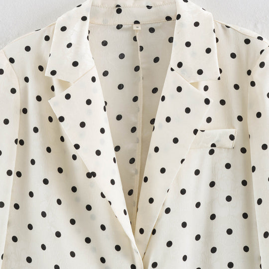 Damen Leichter gepunkteter Blazer mit Revers, Tunnelzug‑Taillierung und Pattentaschen Shop Nory