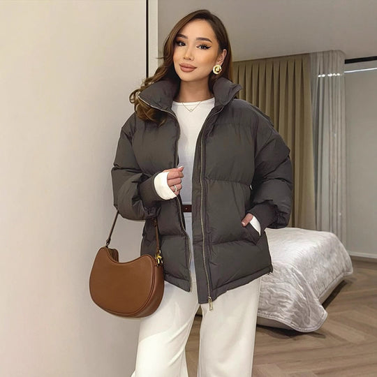 Damen Kurze taillierte Pufferjacke mit Rippbündchen und hohem Stehkragen Shop Nory