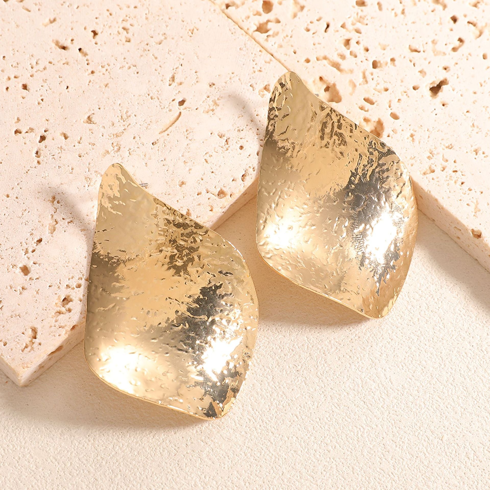 Damen Perl- und Metall-Design Ohrringe Shop Nory