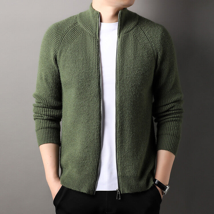 Herren Strickjacke mit hohem Kragen und unauffälligem Reißverschluss