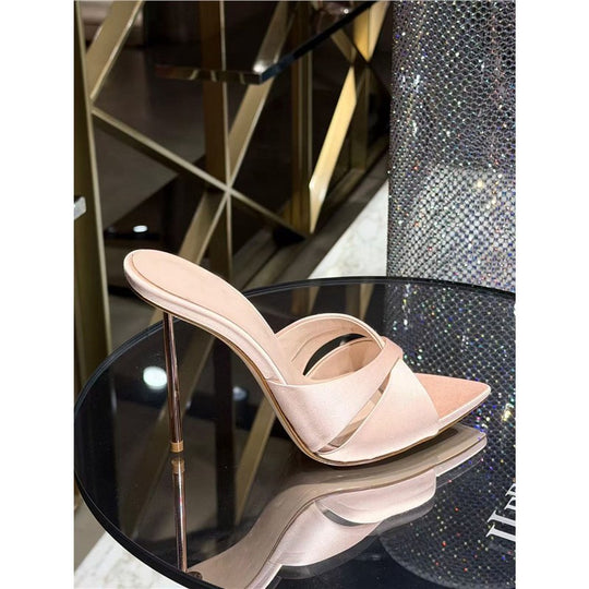 Damen spitz zulaufende fersenfreie Mules mit gekreuzten Riemen und schlankem Stiletto-Absatz Shop Nory