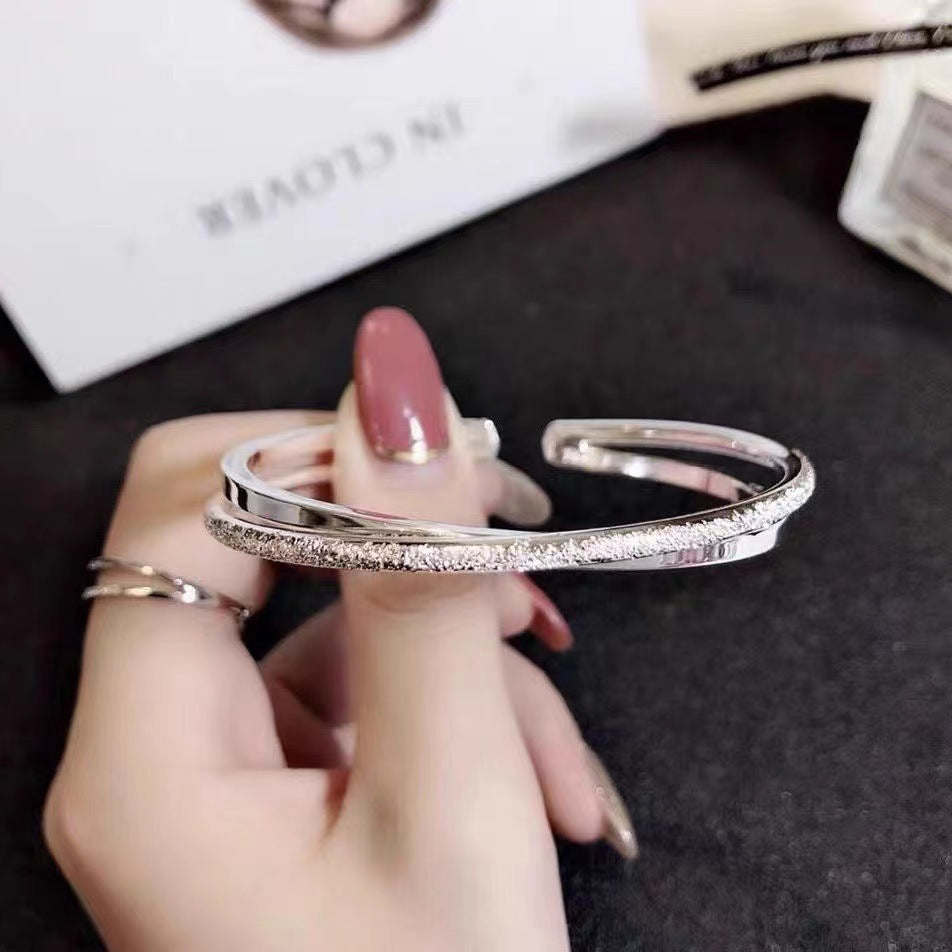 Damenarmband mit eleganter, minimalistischer Designlinie Shop Nory