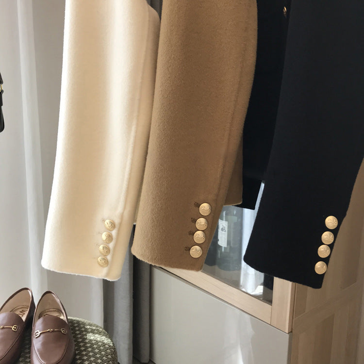 Damen Stilvolle Kurzjacke mit Knopfdetails Shop Nory