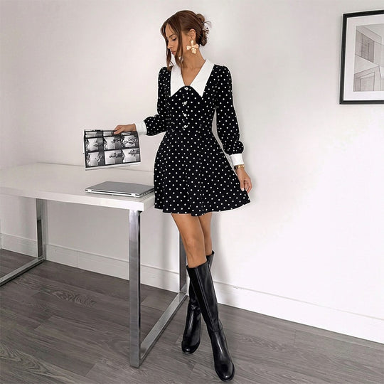 Damen Tailliertes A-Linien Minikleid mit Polka‑Dot, spitzem Kontrastkragen und Manschetten Shop Nory