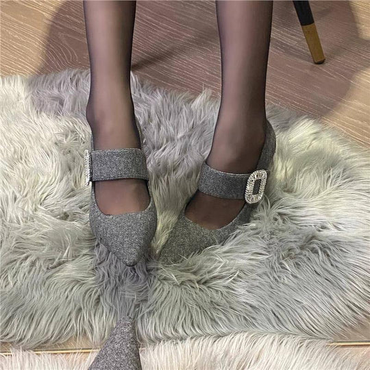 Damen Elegante spitz zulaufende Mary-Jane-Pumps mit Wollfilz-Optik, schmalem Stiletto und Kristall-Schnalle Shop Nory