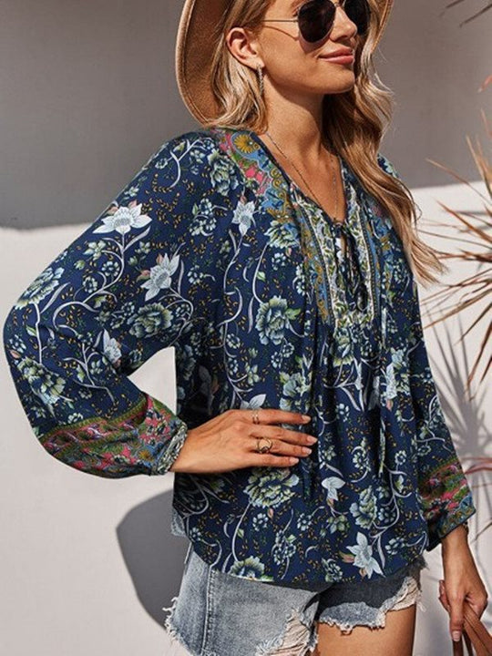 Damen Boho-Bluse mit floralem Print, V‑Ausschnitt mit Bindeband und Plissée-Details Shop Nory