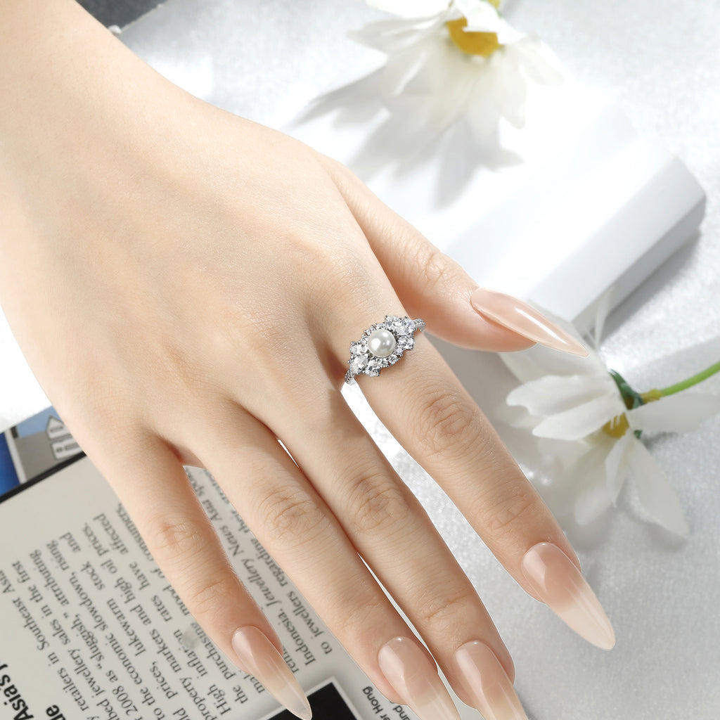 Damen Hochwertiger Ring mit strahlender Perle und funkelnden Zirkoniasteinen Shop Nory