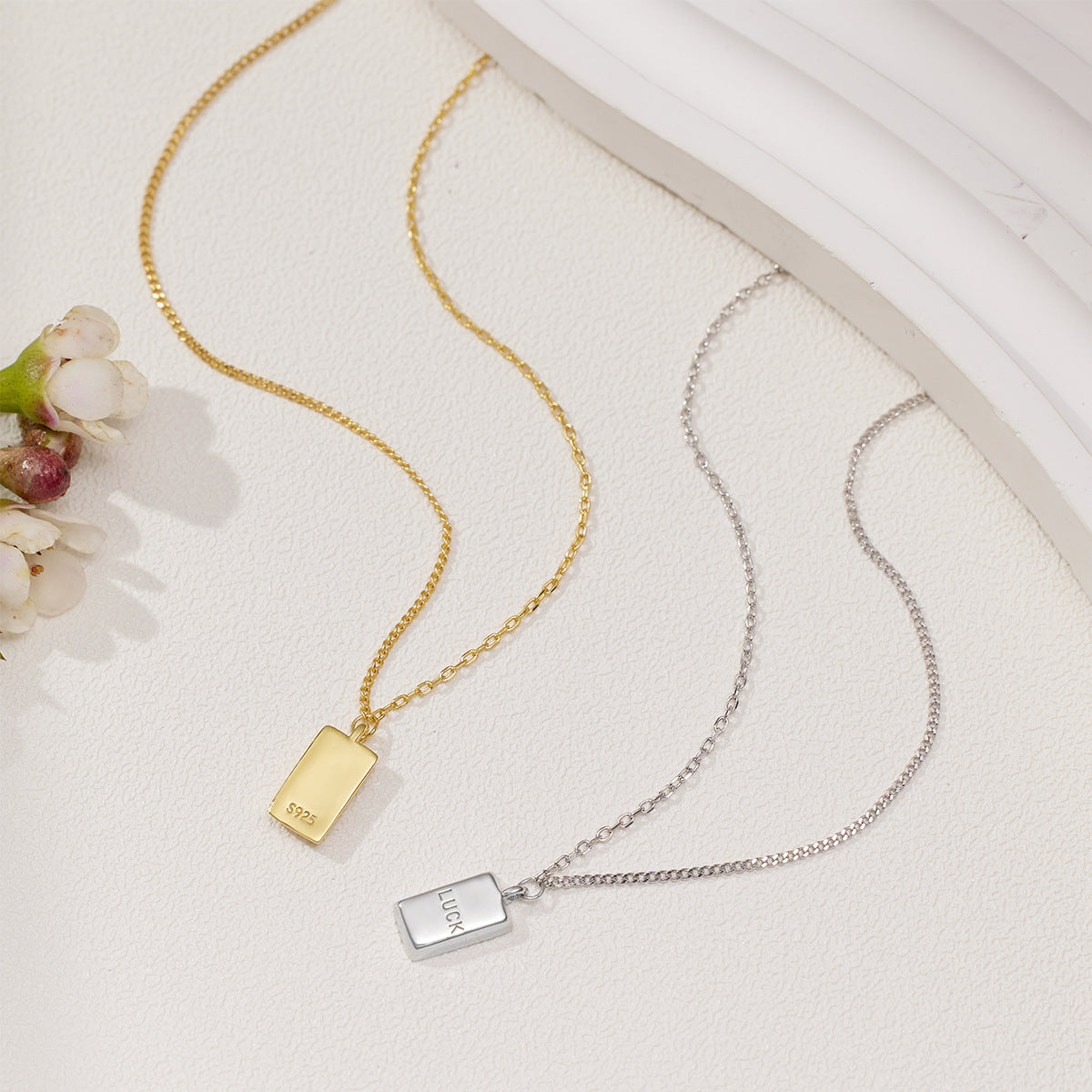 Damen Halskette mit charmantem Glücksanhänger und eleganter Gliederkette Shop Nory
